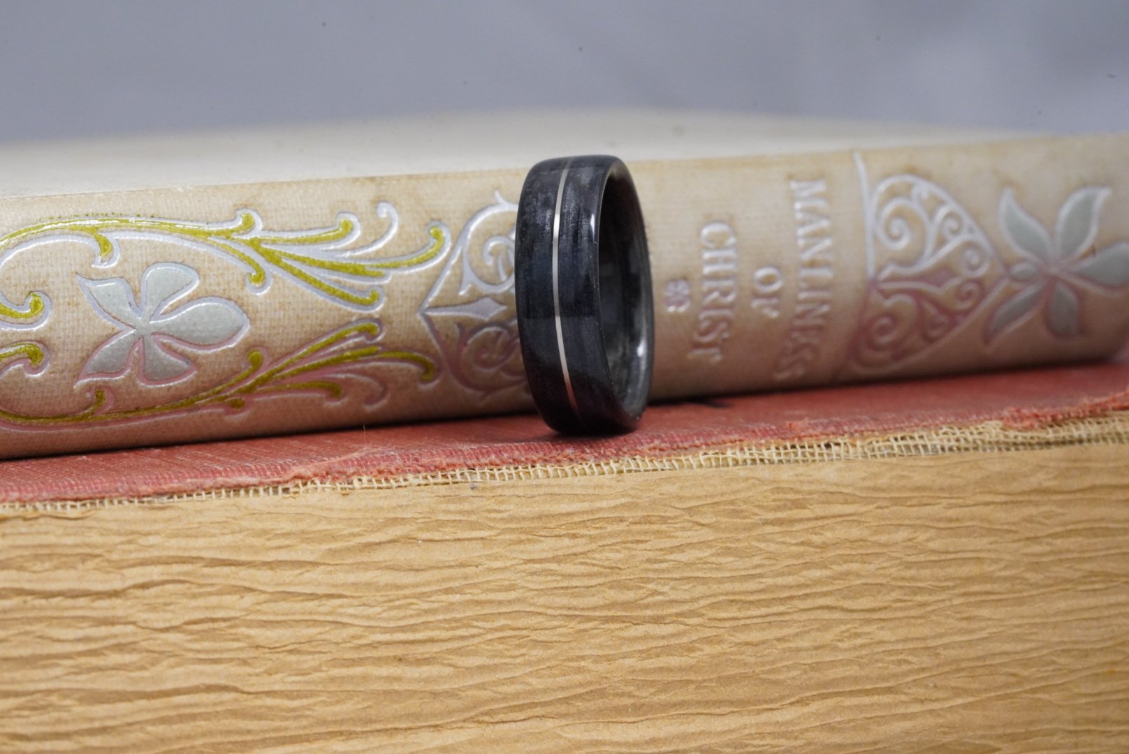 (In-Stock) Weathered Buffalo Trace Whiskey Barrel w/Centered Silver Inlay - Size 12/7 mm Wide