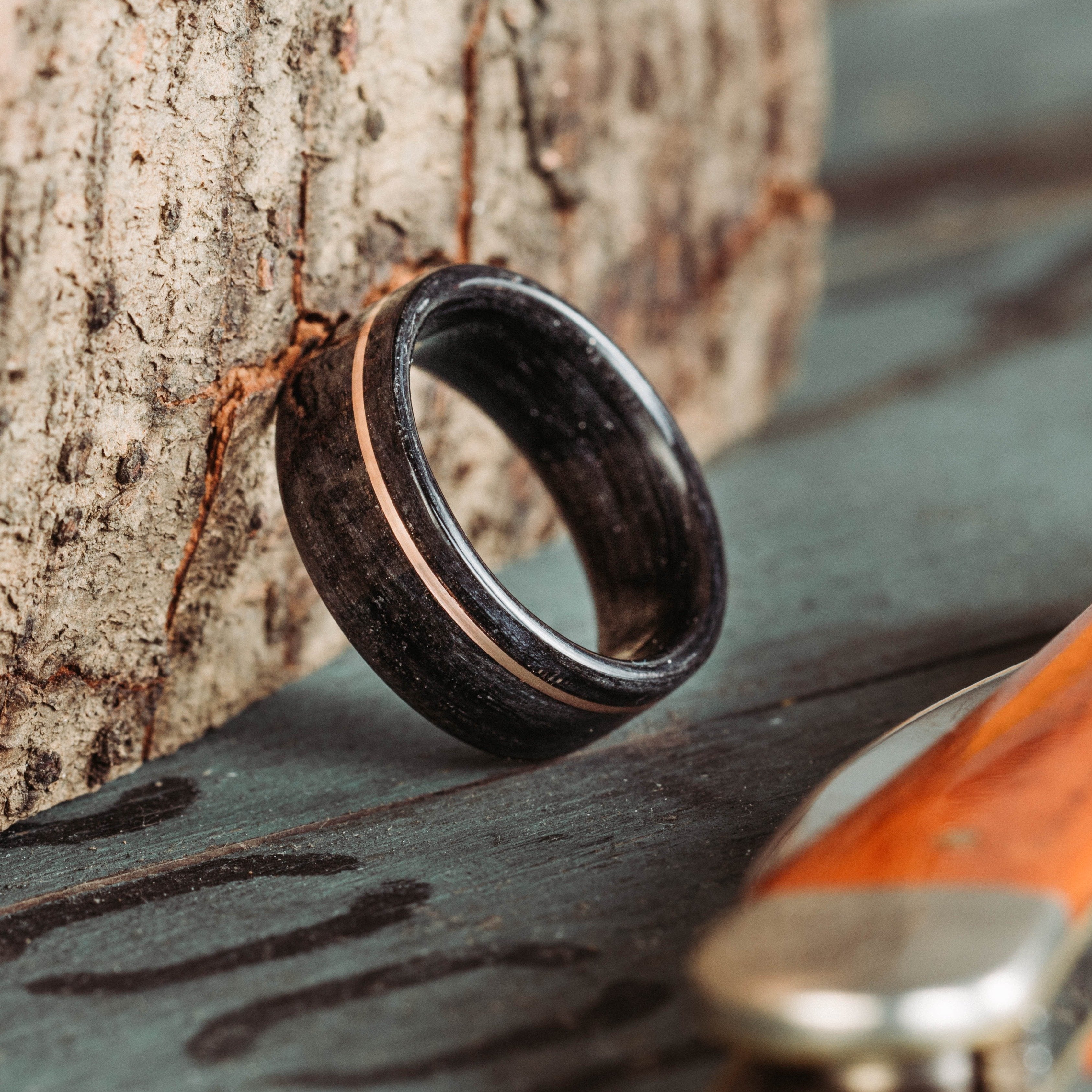 (In-Stock) Weathered Maker's Mark Whiskey Barrel w/Offset Rose Gold - Size 10.5/9 mm Wide