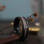 (In-Stock) Weathered Maker's Mark & Elk w/Double White Gold - Size 7/9 mm Wide